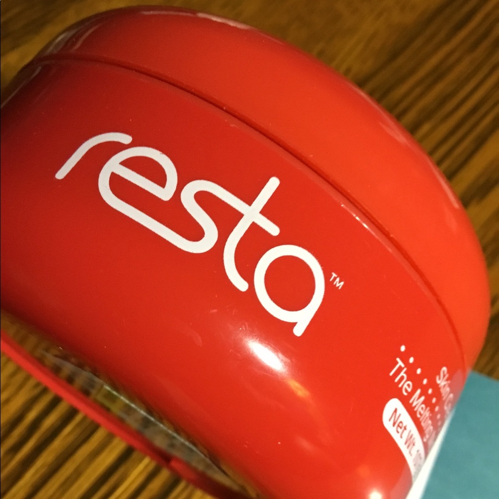 NEW.    Resta  Skin Creme